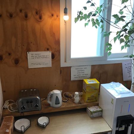 Huga Haus Hostel Сеул Екстериор снимка