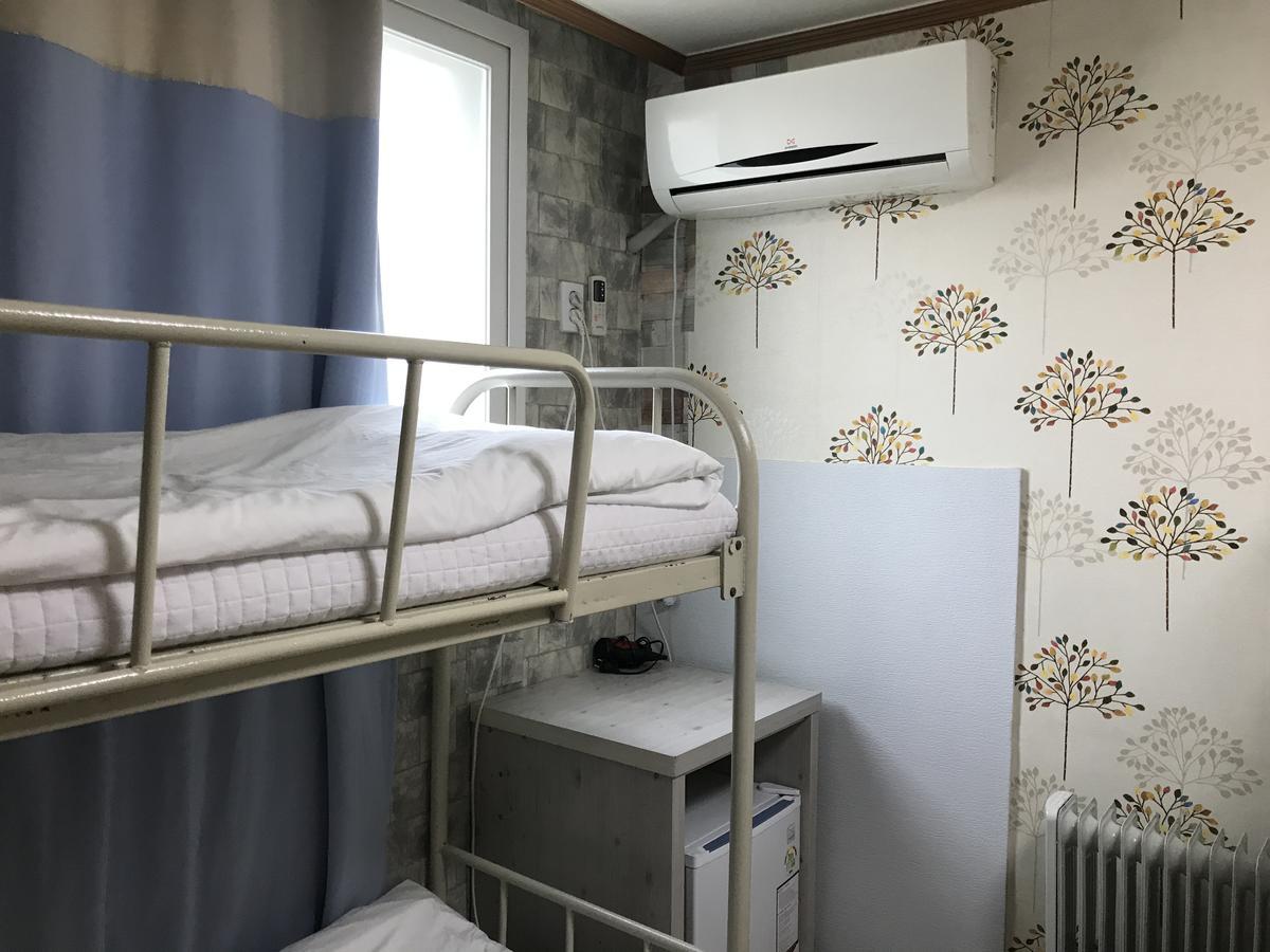 Huga Haus Hostel Сеул Екстериор снимка