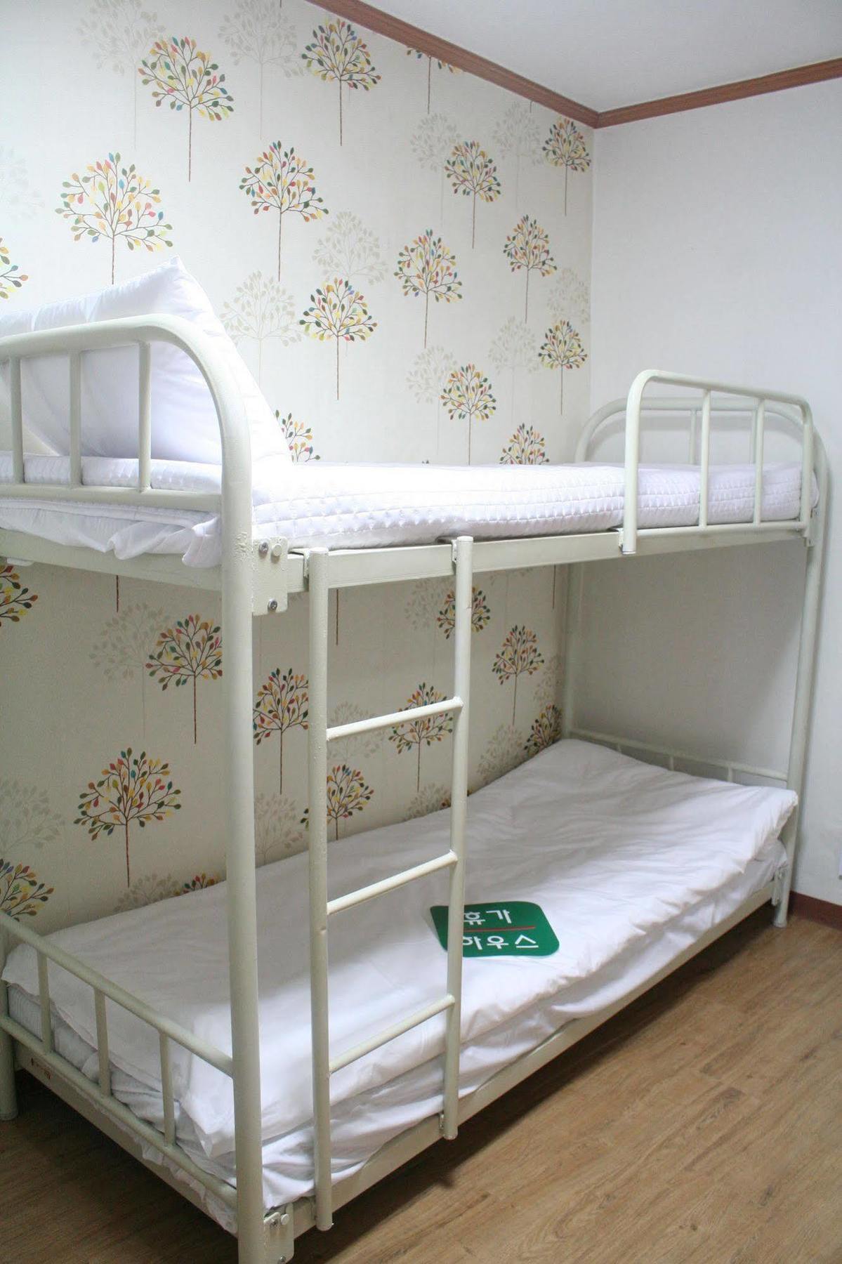 Huga Haus Hostel Сеул Екстериор снимка