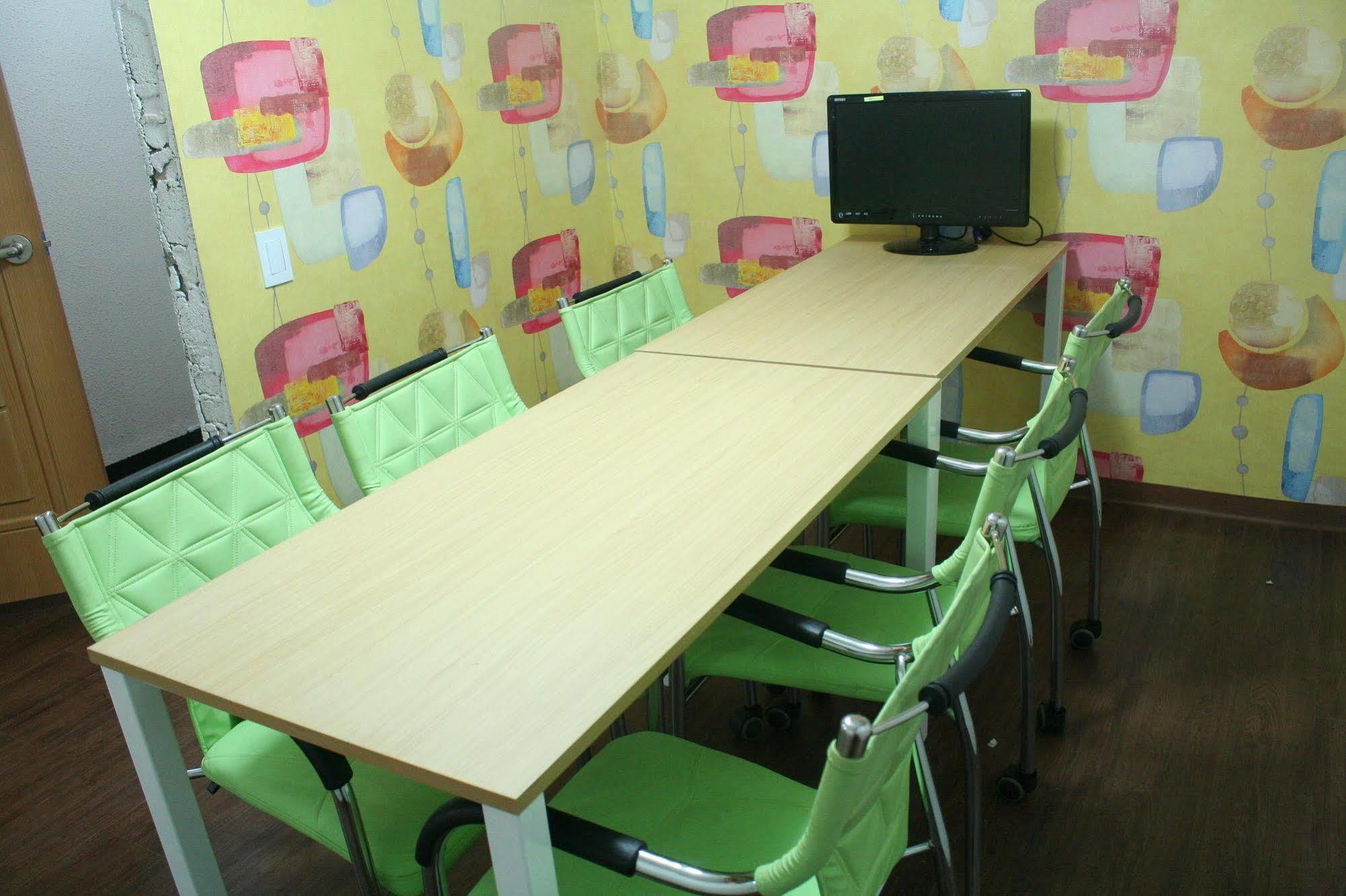 Huga Haus Hostel Сеул Екстериор снимка
